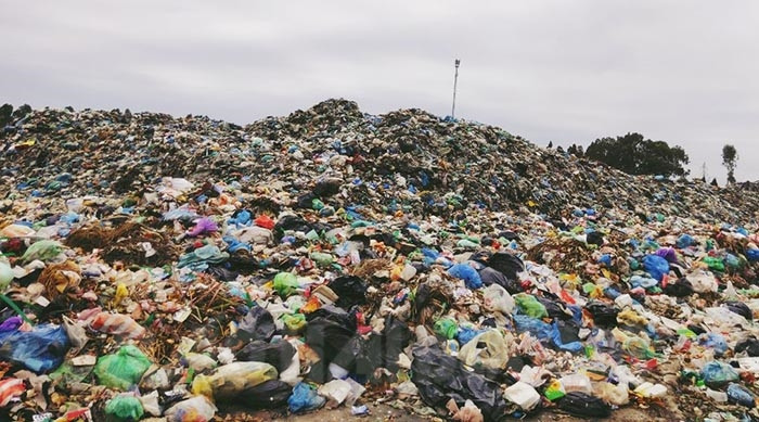 Bãi rác thải của thị trấn Gia Lộc đã quá tải
